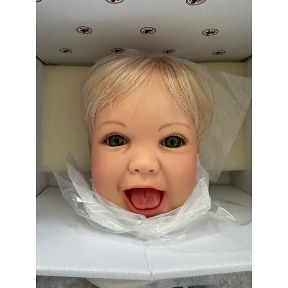 Ashton Drake 'Hound Dog' Elvis 75th Birthday "Baby Let's Rock" Collection Doll - Picture 2 of 12